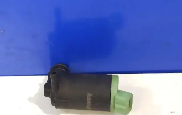 Volvo S40, V40 Windscreen/windshield washer pump 9169611