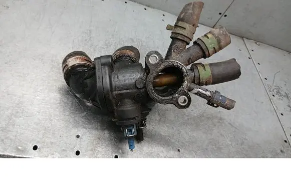 Volkswagen Polo II 86C 2F Thermostat housing 030121117