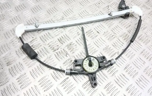 Mazda CX-3 Rear window lifting mechanism without motor