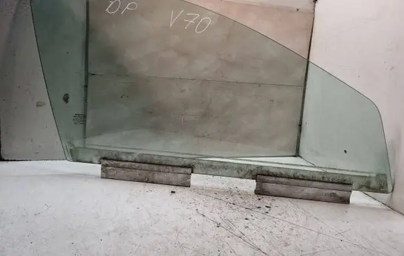 Volvo V70 Front door window glass four-door DOT57M53AS2 E000186 43R001106