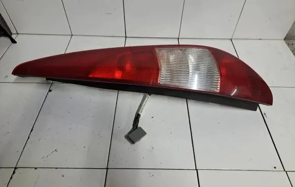 Ford Mondeo Mk III Rear/tail lights 1S7113404C 0374D T6TF