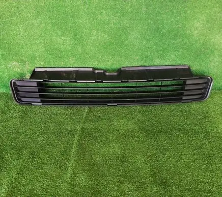 Toyota Prius (XW30) Front bumper lower grill 5311247040