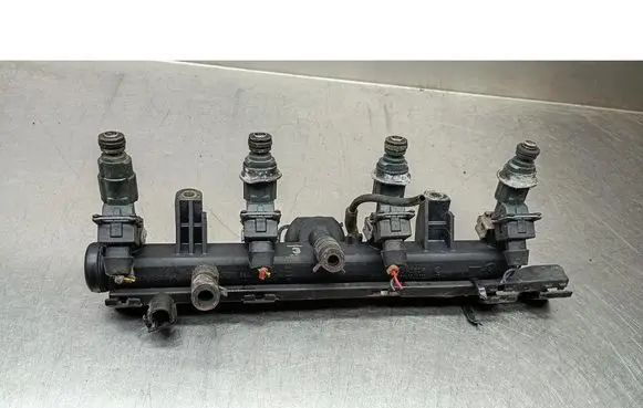 Volkswagen Polo III 6N 6N2 6NF Fuel injector supply line/pipe 030133319AA