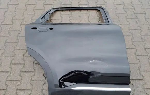 KIA Sorento Rear door