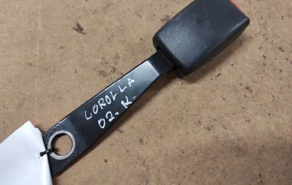 Toyota Corolla E120 E130 Front seatbelt buckle 040902 8650