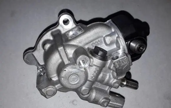 BMW 3 F30 F35 F31 Fuel injection high pressure pump 8511626