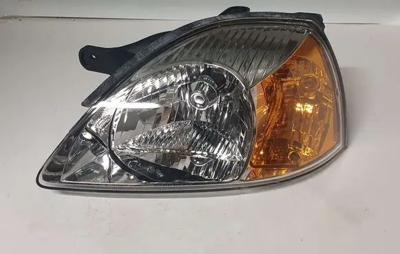 KIA Rio Headlight/headlamp 92101FD020