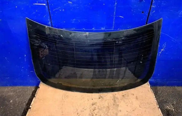 Jaguar XE Rear windscreen/windshield window E143R011583