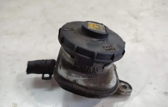 Honda Civic IX Brake fluid reservoir 