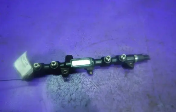 Ford Mondeo Mk III Fuel main line pipe