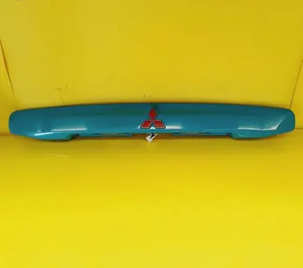 Trunk door license plate light bar