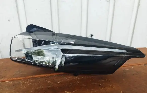 Peugeot 308 Rear/tail lights 9835299380