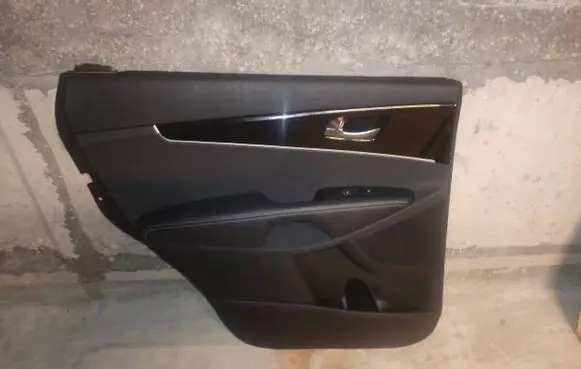 KIA Sorento Rear door card panel trim
