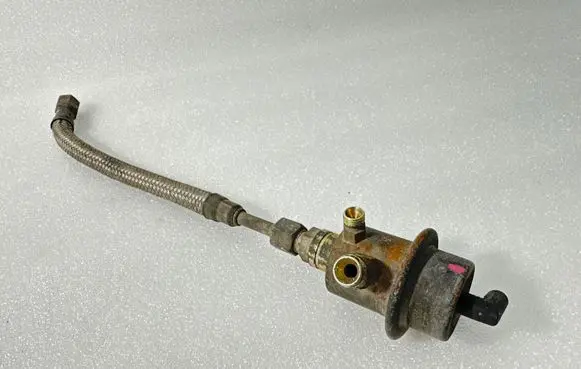 Audi 100 200 5000 C3 Fuel pressure regulator 034133534F