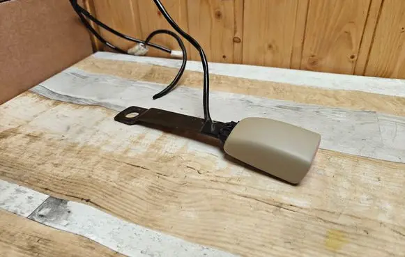 Subaru Outback Front seatbelt buckle E034501