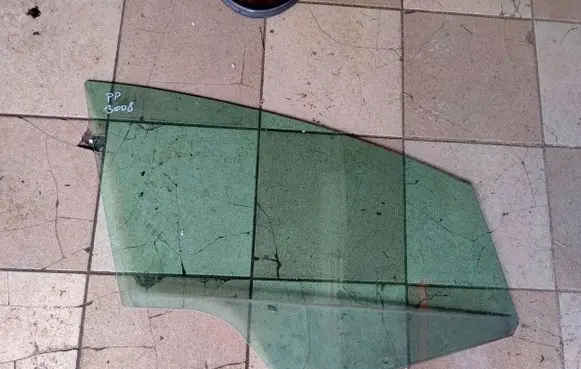 Peugeot 3008 I Front door window glass four-door DOT39AS2M34 E000189 43R000929