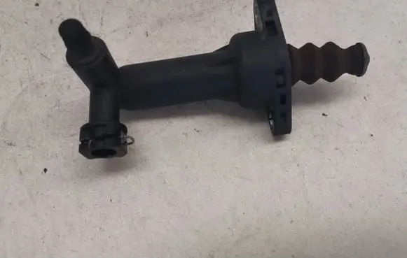 Clutch slave cylinder