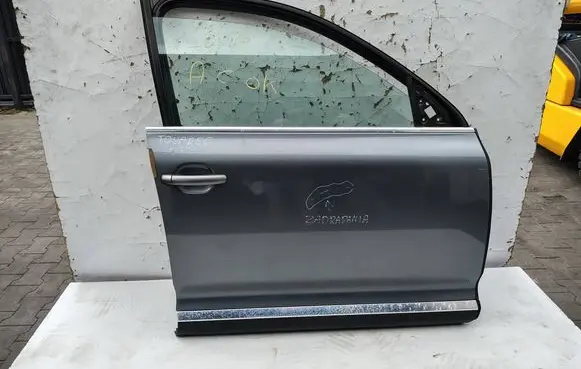 Volkswagen Touareg I Front door