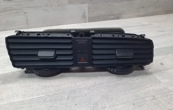 Volkswagen Golf VII Dash center air vent grill 5G1815736C