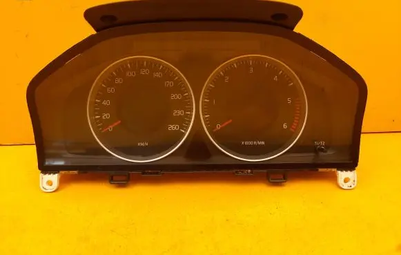 Volvo V60 Speedometer (instrument cluster) 31327581AA
