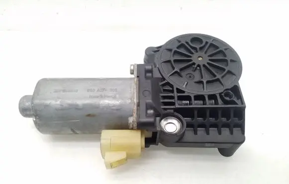Mercedes-Benz ML W163 Front door window regulator motor 990407101