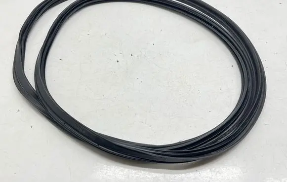 Nissan X-Trail T32 Trunk rubber seal (body) 