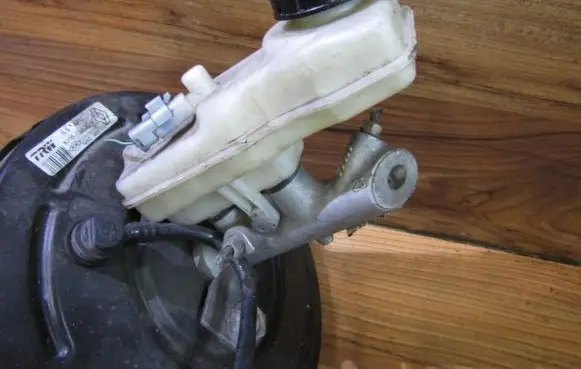 Renault Megane II Master brake cylinder 252879