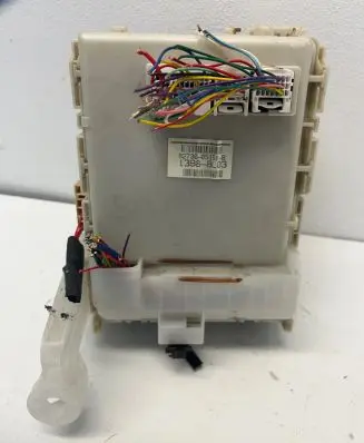 Toyota Avensis T270 Fuse module 8273005150B 13988L03