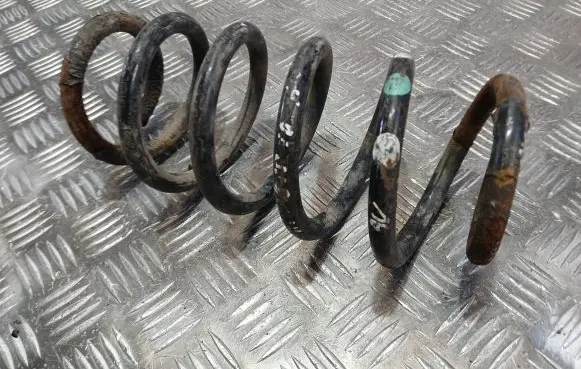 Toyota Avensis T270 Rear coil spring