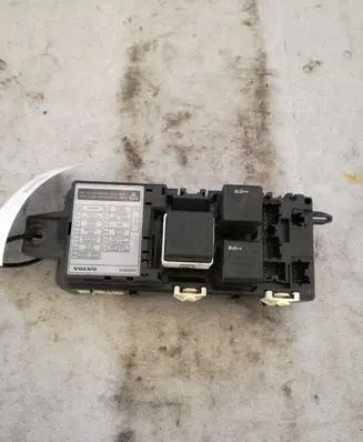Volvo S40, V40 Fuse module 30889989