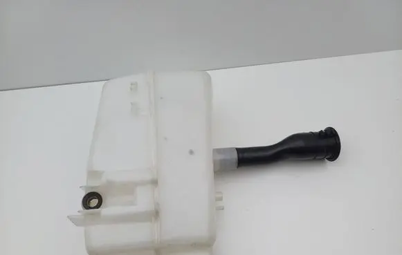 Volvo S70 V70 V70 XC Windshield washer fluid reservoir/tank 9169608 9178737