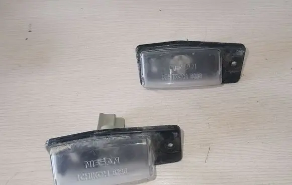 Nissan Quest Number plate light