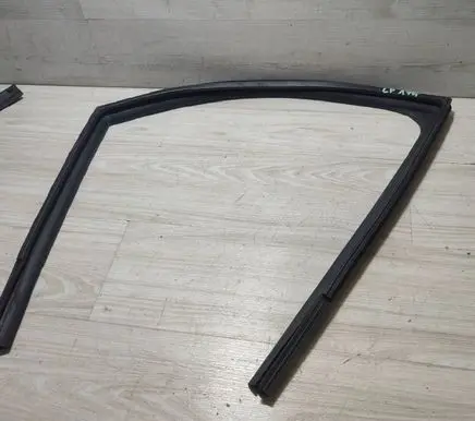 Renault Kangoo III Front door glass trim molding 803315789R