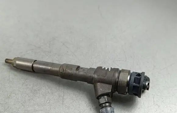 Nissan Note (E12) Fuel injector 5R408033