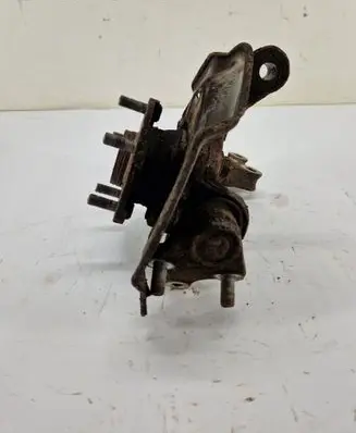 Toyota RAV 4 (XA40) Front wheel hub 