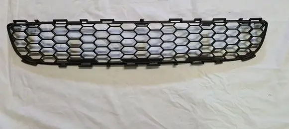 Toyota Corolla Verso E121 Front bumper lower grill