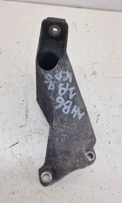 Audi A4 S4 B6 8E 8H Engine mounting bracket 8E0199307A