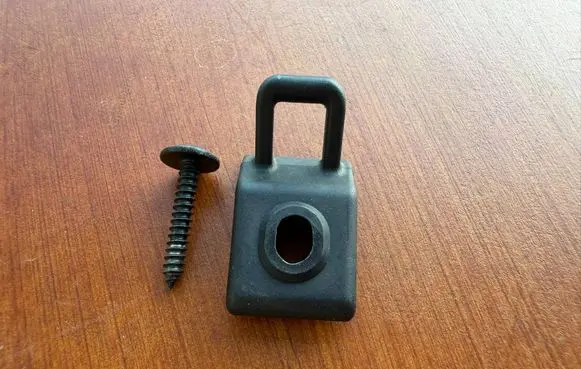 Volkswagen Polo IV 9N3 Glove box lock 6Q0857133A