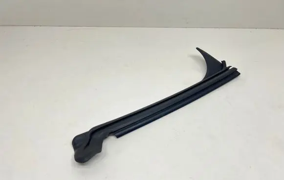 BMW 8 G15 Front door rubber seal 9448921