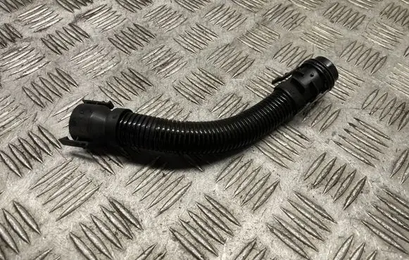 BMW 5 F10 F11 Breather hose/pipe 