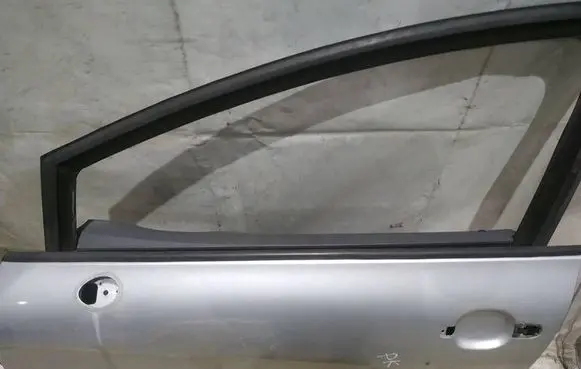 Seat Leon (1P) Front door glass trim molding 