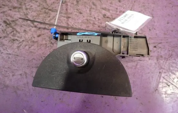 Opel Corsa C Tailgate/boot open switch button 90534783