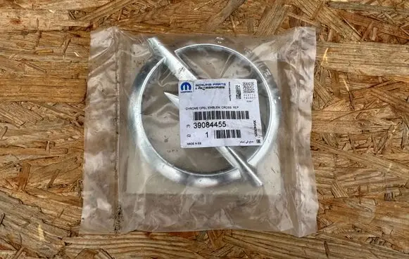 Opel Crossland X Manufacturer badge logo/emblem 39084455