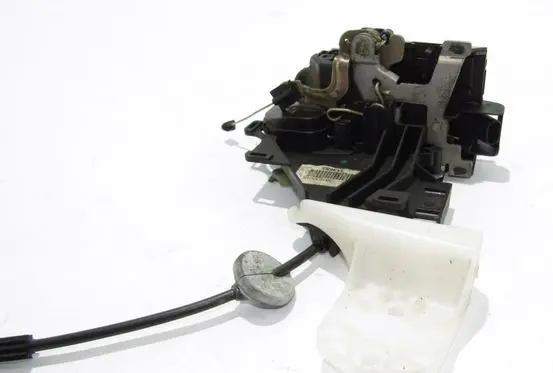 Volkswagen Caddy Front door lock 3B1837015