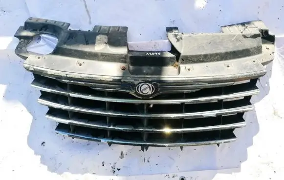 Chrysler Town & Country IV Front grill 04857410AB 04857218AB