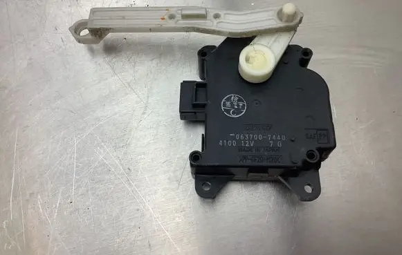 Toyota Prius (XW20) Air flap motor/actuator 0637007440