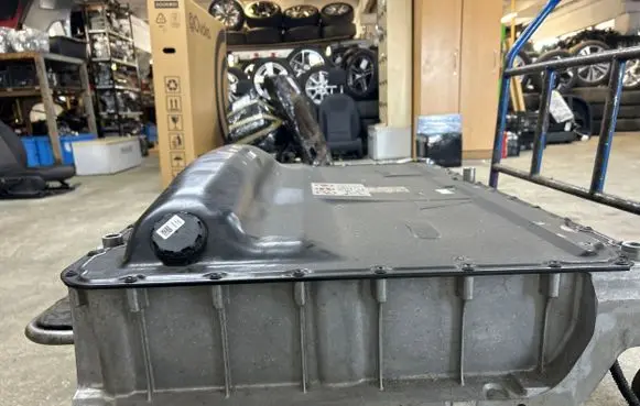 Volkswagen Multivan T7 Hybrid / electric car battery 7T0915588E