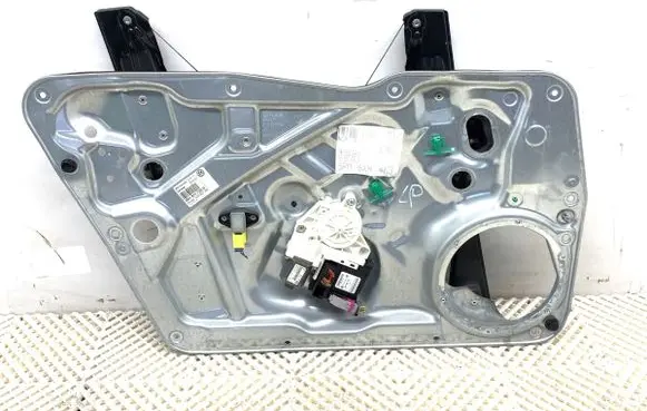 Volkswagen Tiguan Front door window regulator with motor 5N1837729D