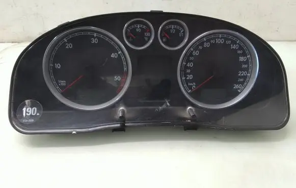 Volkswagen PASSAT B5.5 Speedometer (instrument cluster) 3B0920829A