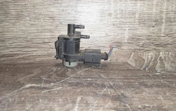 Skoda Fabia Mk1 (6Y) Turbo solenoid valve 1J0906283C
